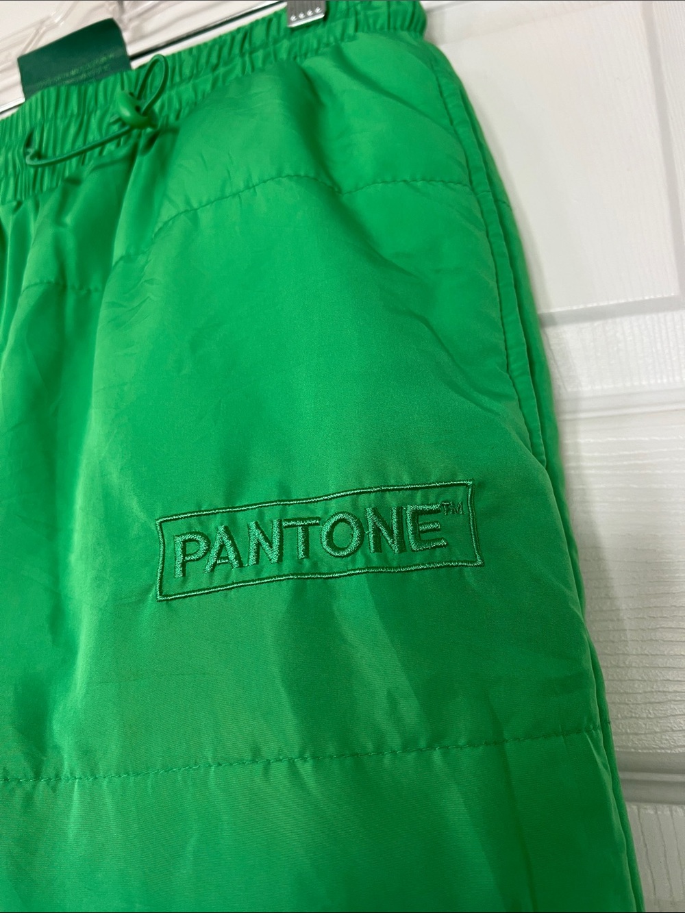 Pantone Women's Emerald Green Quilted Jogger Pants - Picture 2 of 5
